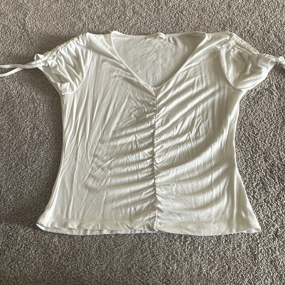 Short sleeve white top